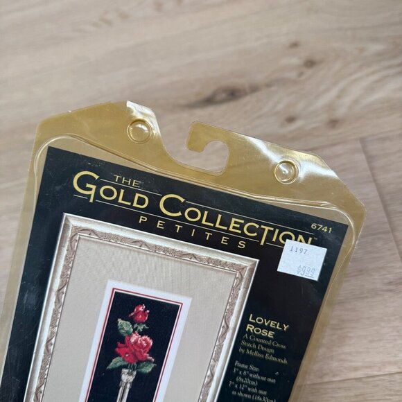 Dimensions Gold Collection Petites Cross Stitch Kit Lovely Rose Vase 6741 NEW - Picture 4 of 6
